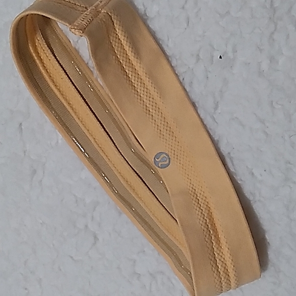 NWOT, LULULEMON headband, lt. orange or peachy - Picture 2 of 2